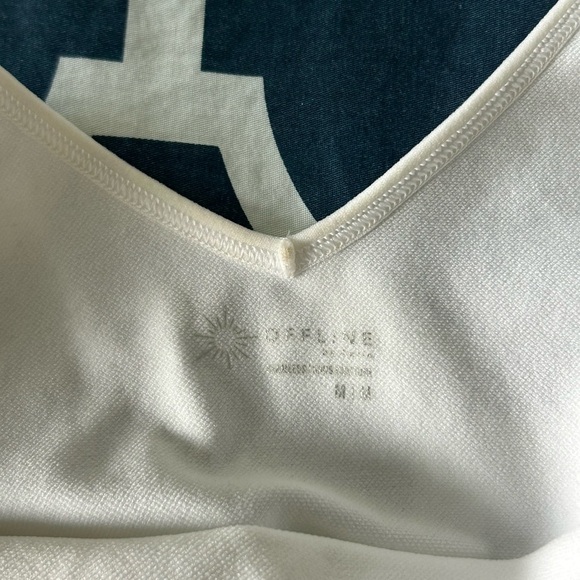 Cropped workout shirt - Picture 2 of 2